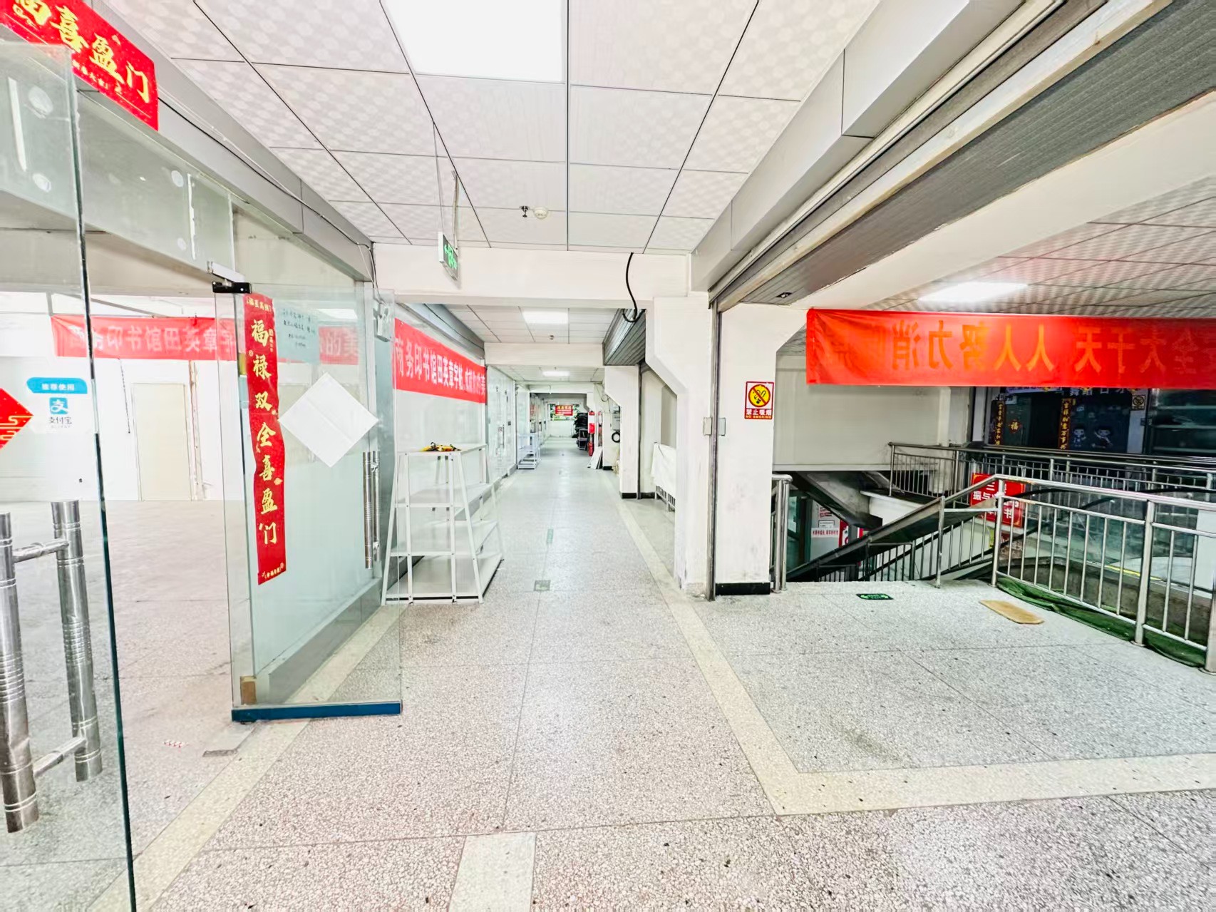 吉市胡同引入人工智能技术应用场景，推动AI与商业、零售、电商、企业服务等领域融合发展。